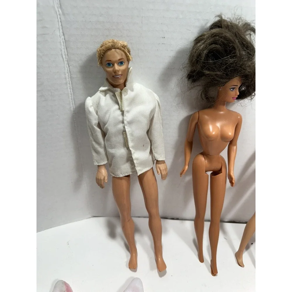 Vtg Lot of 4 Barbie Dolls 1966 + 1 Ken‎ 1968 + 1 Barbie 1995 + Outfits Clothes
